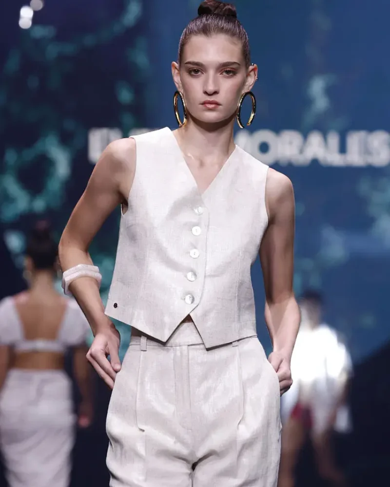 Coleccion amarte pasarela Elena Morales 2025