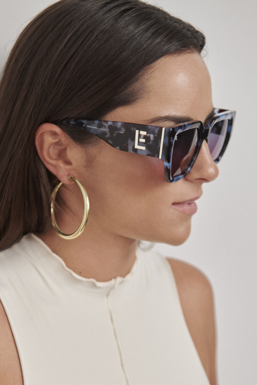 MIKA·S-por-ELENA-MORALES-Color-Carey-Azul