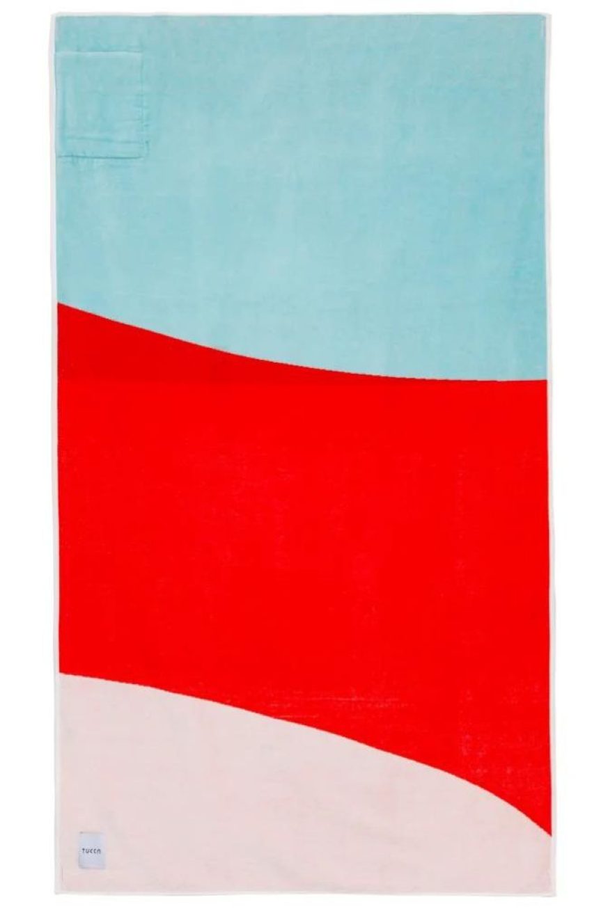 Toalla-Tucca-Berry-rojo-turquesa-y-rosa-etirada