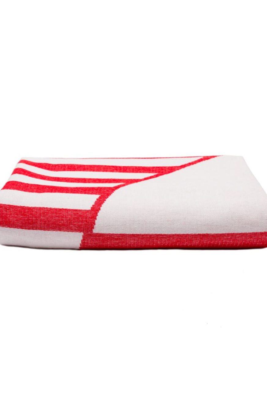 Toalla-Tucca-Crassa-roja-doblada