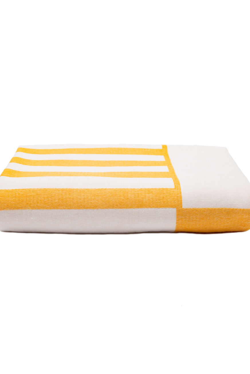 Toalla-Tucca-Danai-amarilla-doblada