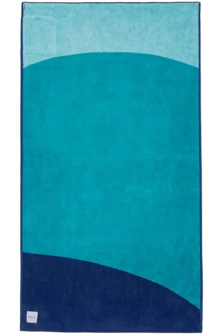 Toalla-Tucca-Swell-azul-estirada-1