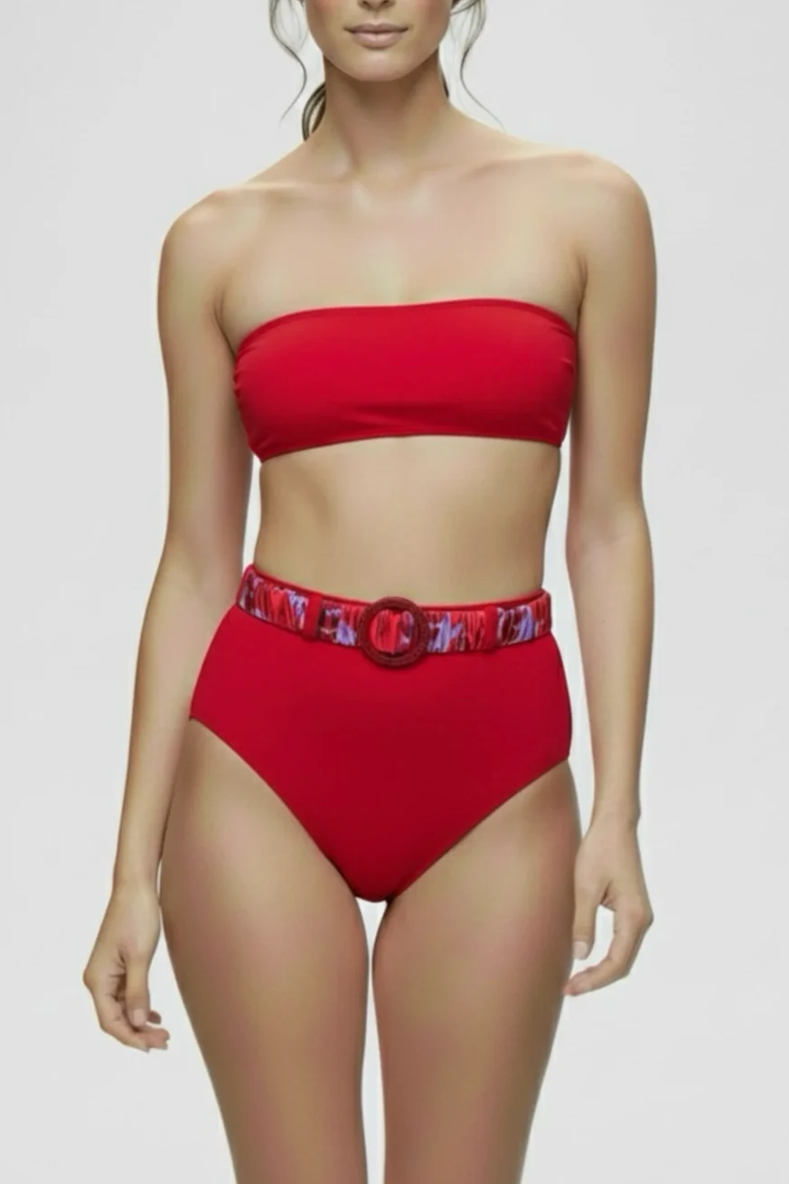 Bikini Bandeau Carmín de Elena Morales, vista detalle.