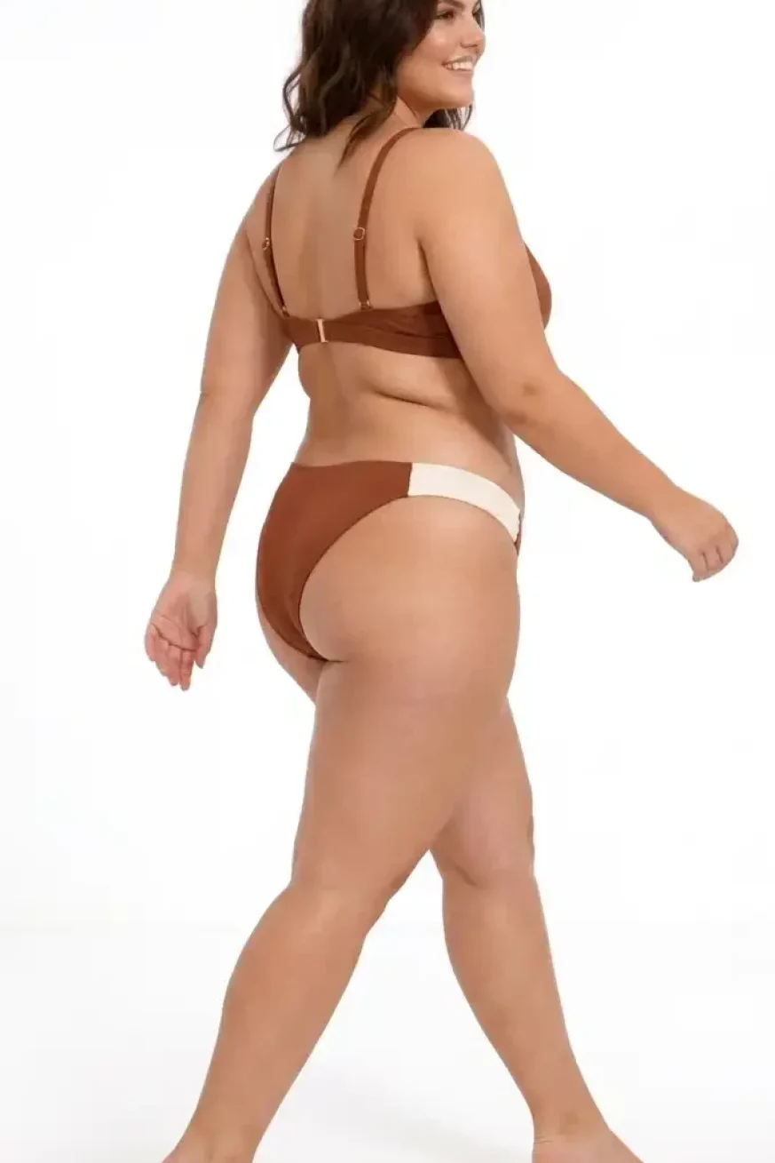 Bikini Fru Fru de Elena Morales, vista detalle.