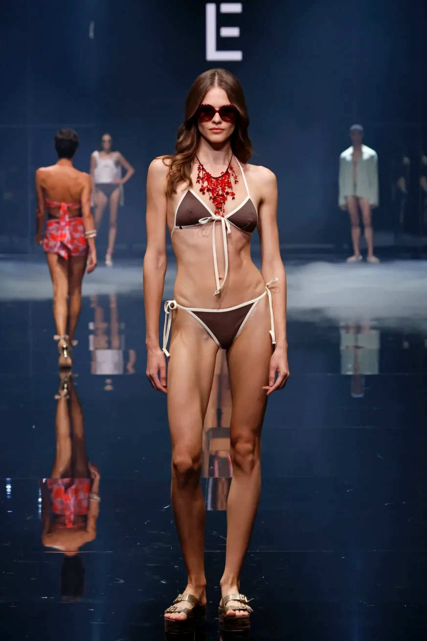 Bikini Huahine Chocolate de Elena Morales, vista detalle.