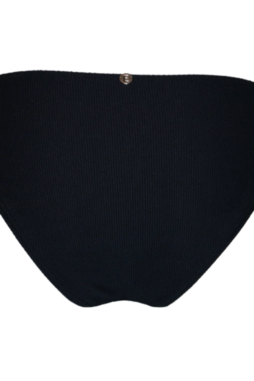 braga-negra-pique-trasero