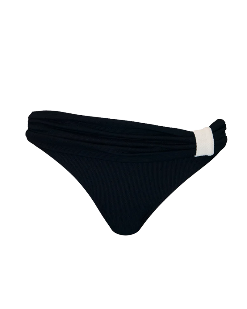 braga piqué negra portada